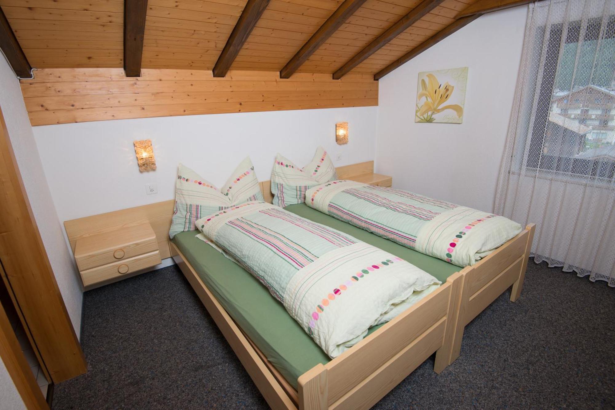 Ferienhaus Adonis Saas-Grund Pokoj fotografie