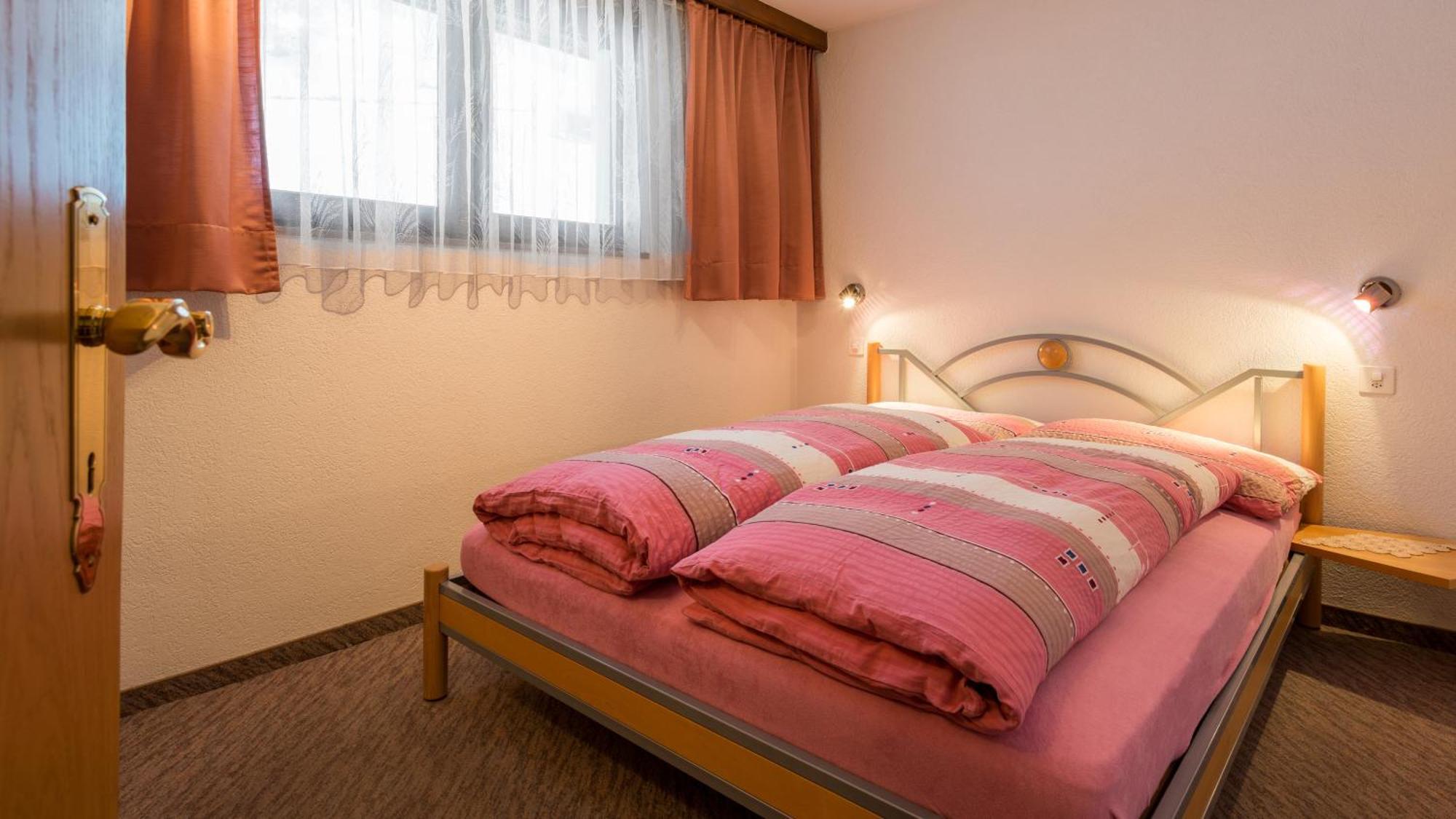Ferienhaus Adonis Saas-Grund Pokoj fotografie